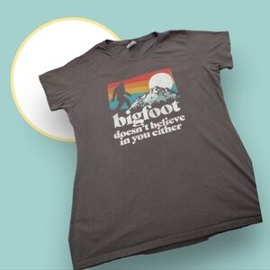 🎯🎯SALE🎯🎯 Vintage Big Foot Doesn't Believe in you Either" Grey Top Sz M